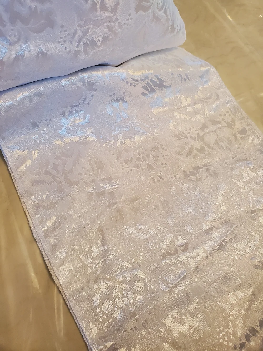 Home Collection White Jacquard Floral Table Runner